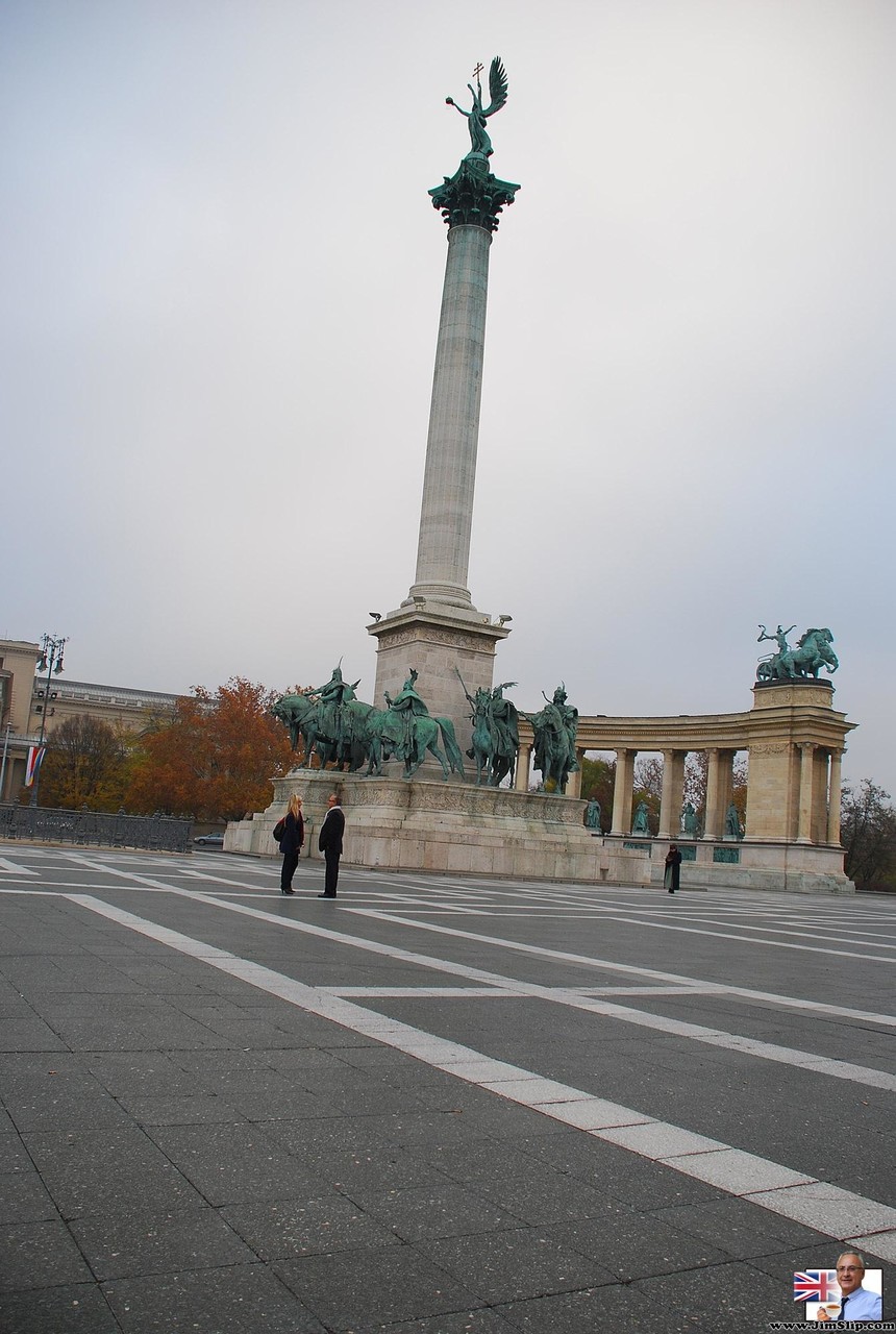 欧州のエーニャFが巨乳を披露しストッキングでチンポに騎乗