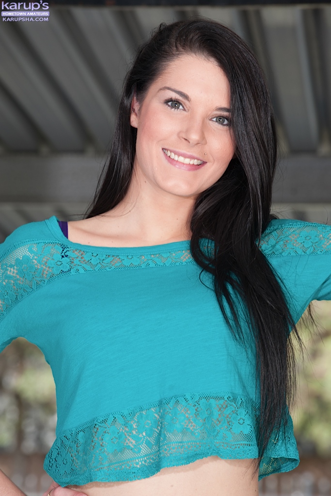 Naughty Amateur Teen Babe Nina Noxx Forgets Panties And Cherishes Her Cunt