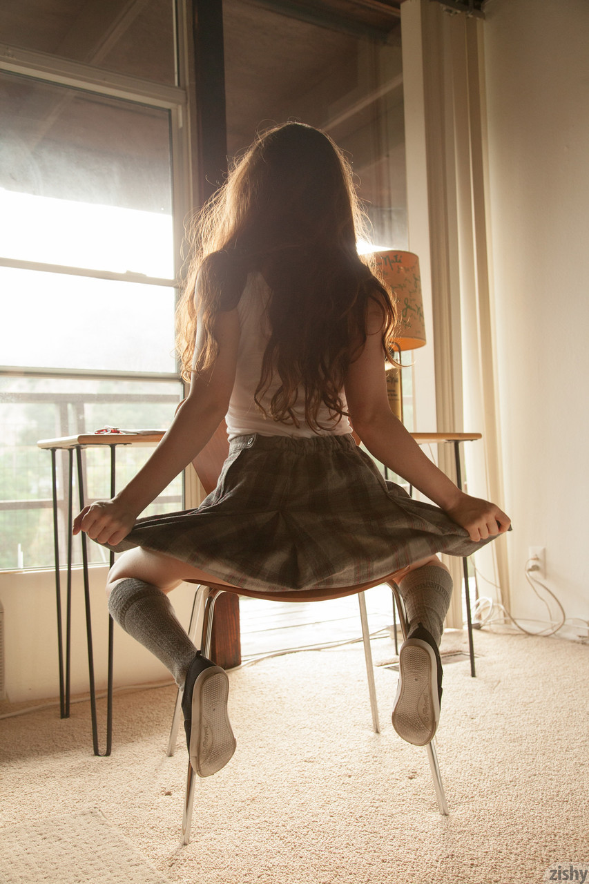 Avri Gaines, Teen In Glasses, Shows Big Naturals & Cunt All Over House