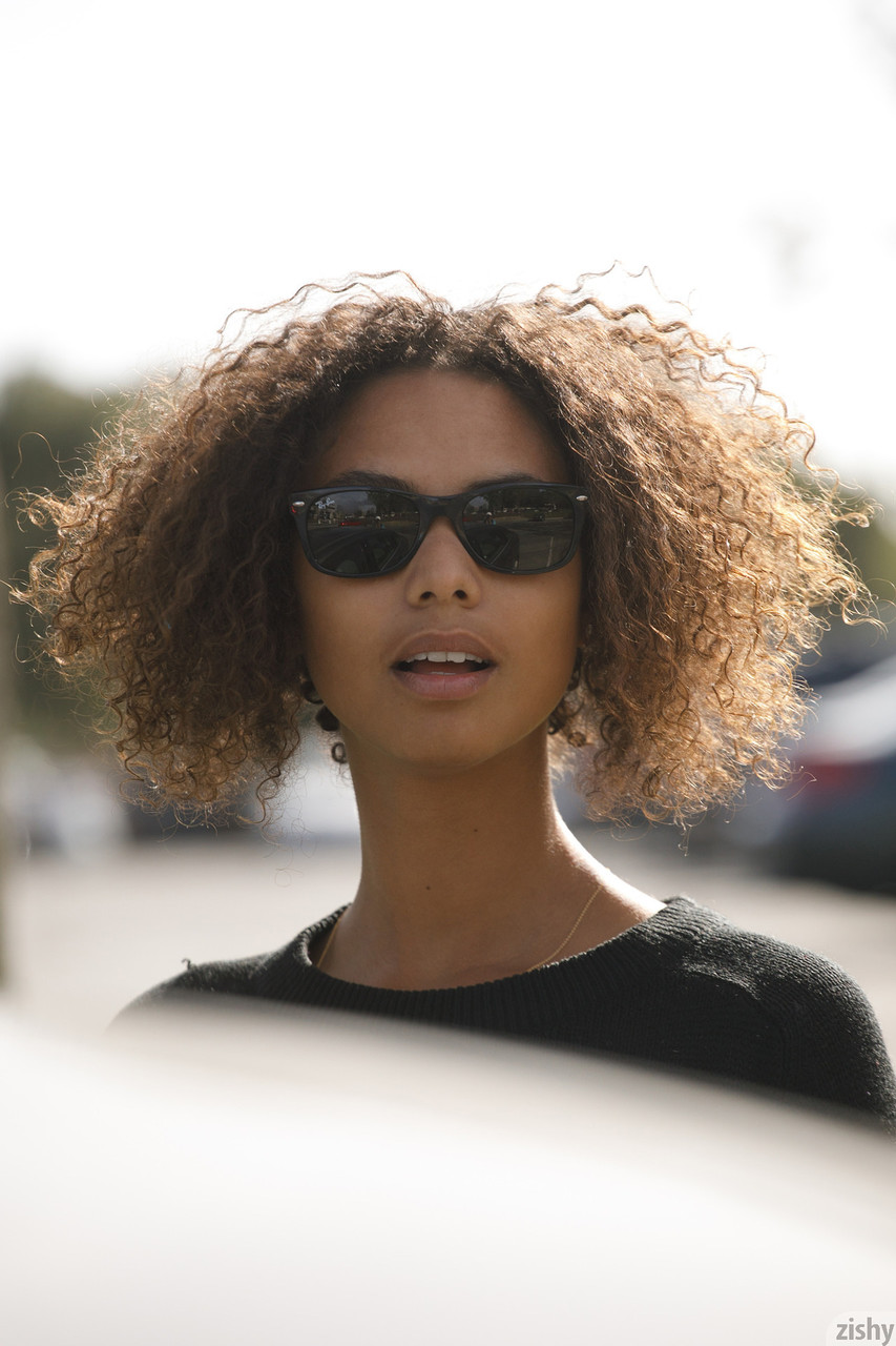Désirée Jacobsen Montre Sa Culotte En Publique En Jean Court