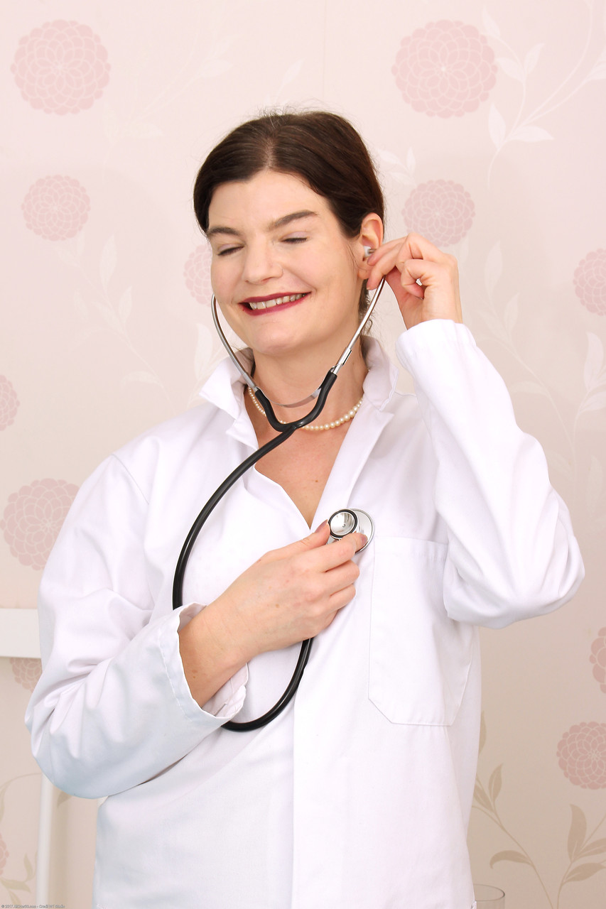 克拉拉·休伊特 裸体色情照片 全部30岁以上