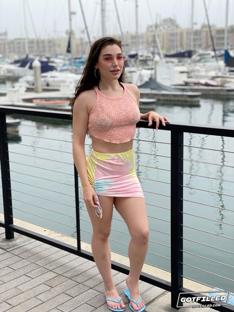 Brünette Göttin Lily Lou Dominiert Und Besamt