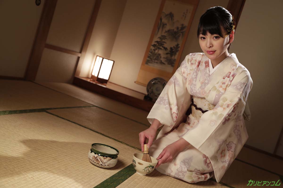 大胸亚洲妻子真中被人舔毛阴道然后猛干