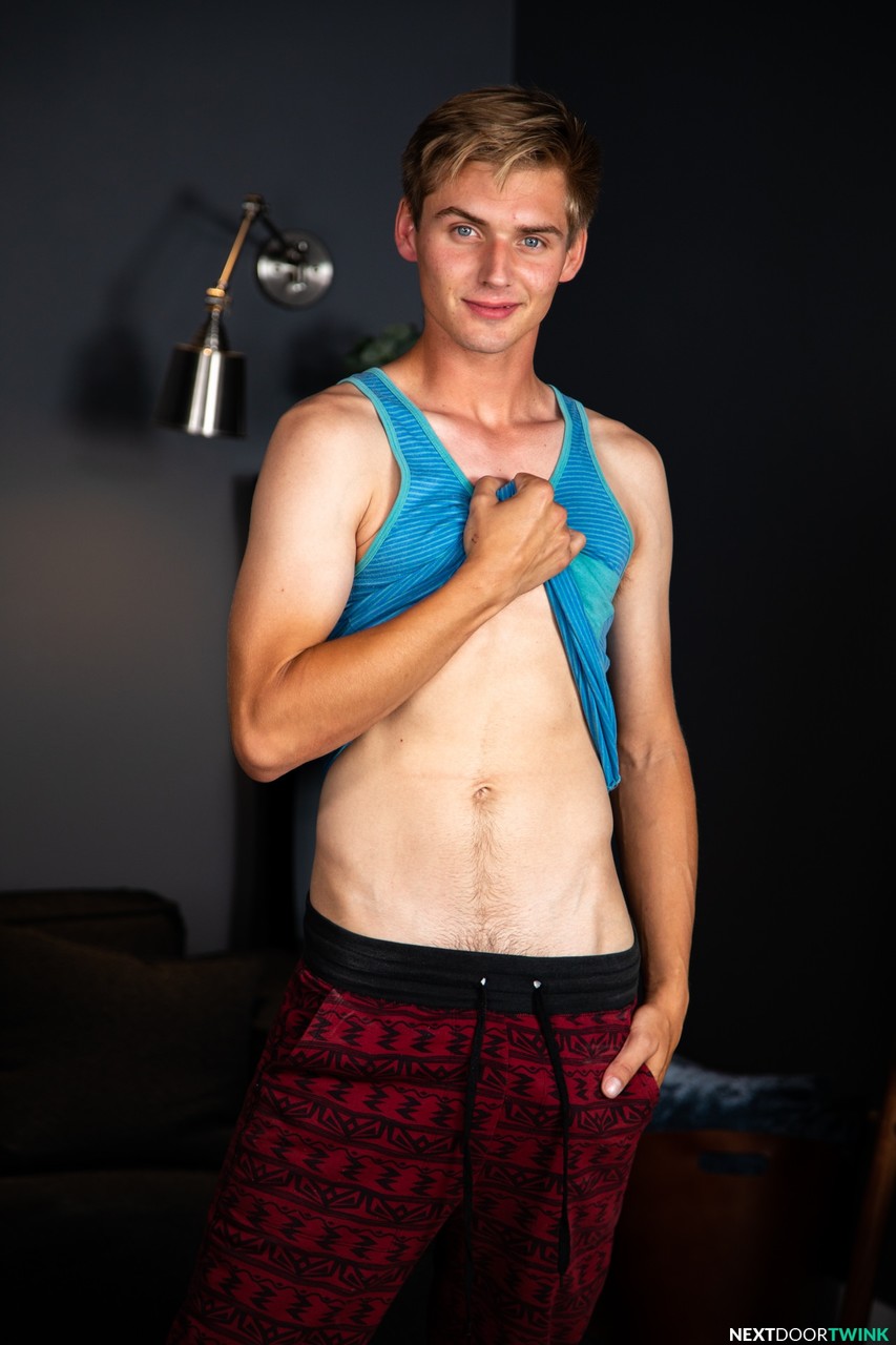 Amigos Gays Delgados Ashton Silvers Y Harley Xavier Se Llenan Mutuamente El Agujero Del Culo