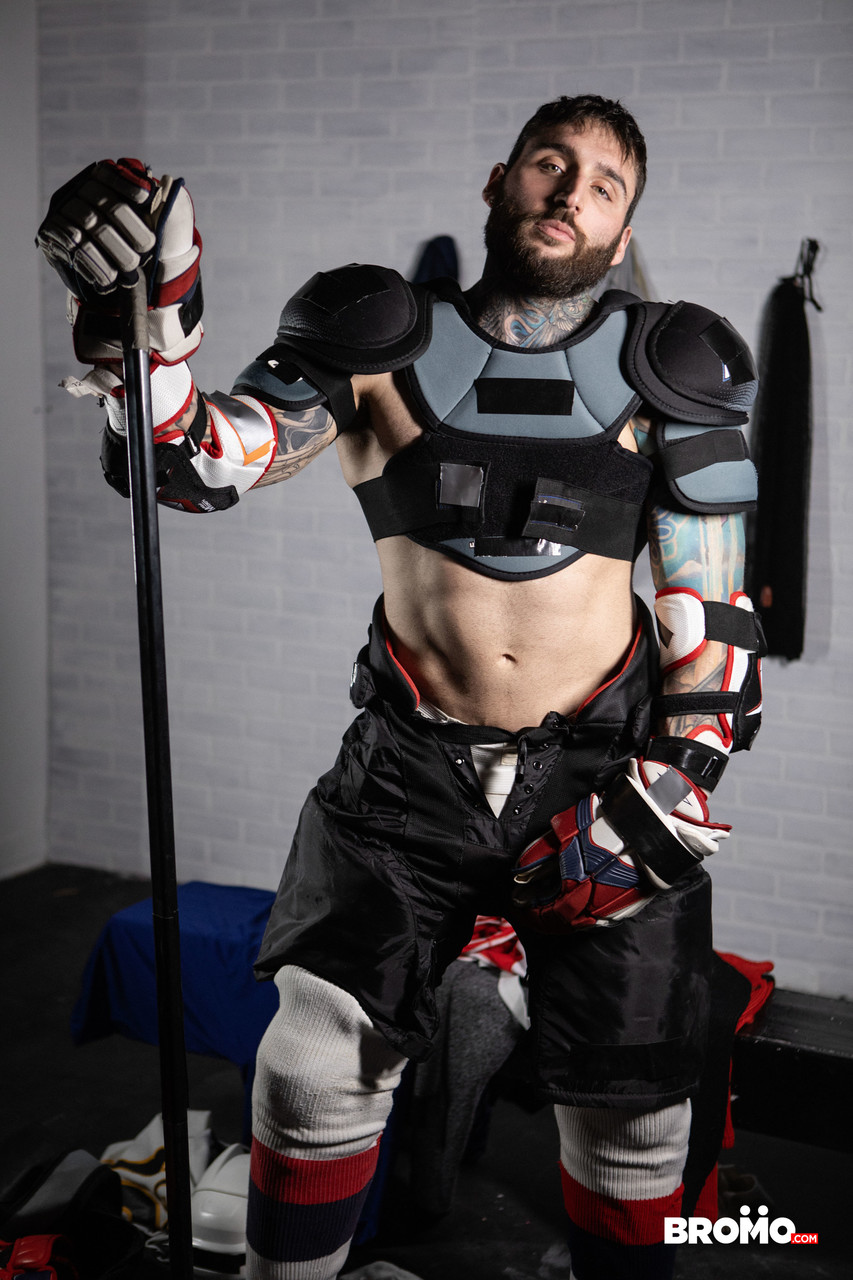 Jogador De Hóquei Gay Aiden Jacobs Leva Creampie Do Seu Colega De Equipa Tony D Angelo