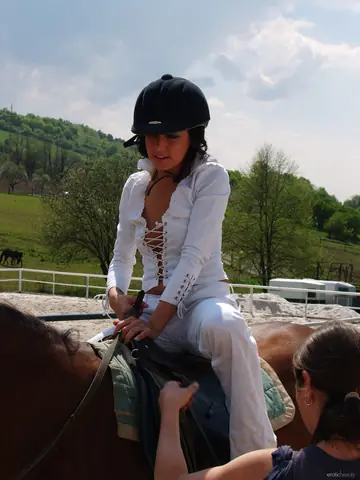 Joan White – Slim Polish MILF Strips Naked Outdoors by a Horse