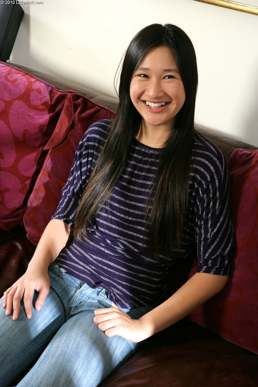 Tai Lee Liam Et Reena Sky Dans Un Jeune Sexe Lesbien Interracial Amateur