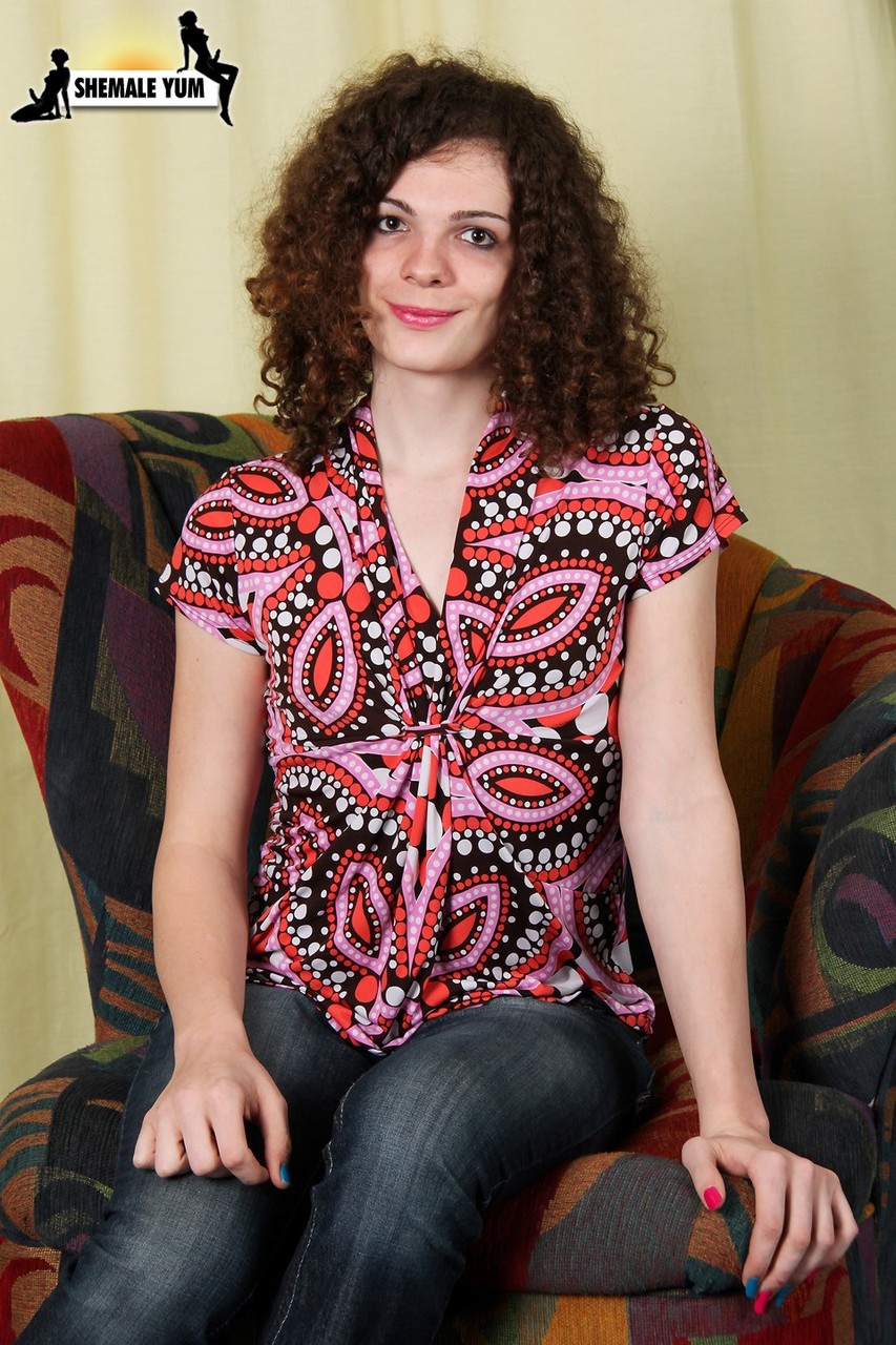 ゴロビーガールズの裸のエマ・イーバーズギャラリー