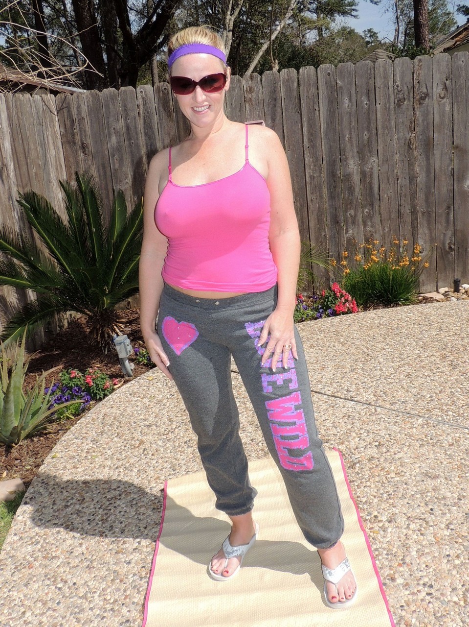 Dee Siren Dicke Ehefrau Nimmt Großen Schwarzen Schwanz Am Pool