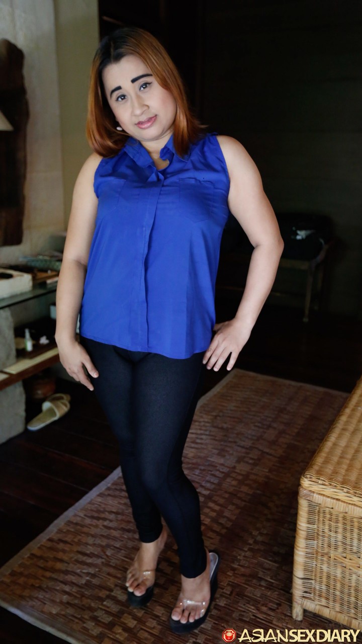 丰满亚洲FeBi B先口交再享受第一视角硬核性爱