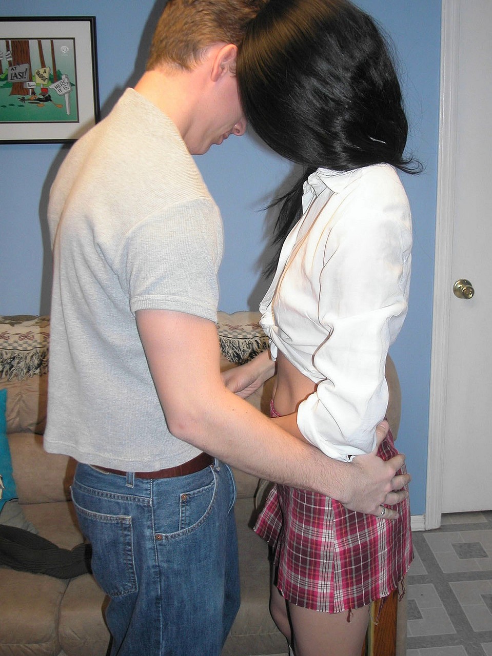 いたずらっ子の亜細亜女学生キアナ・リーがフェラして顔射される