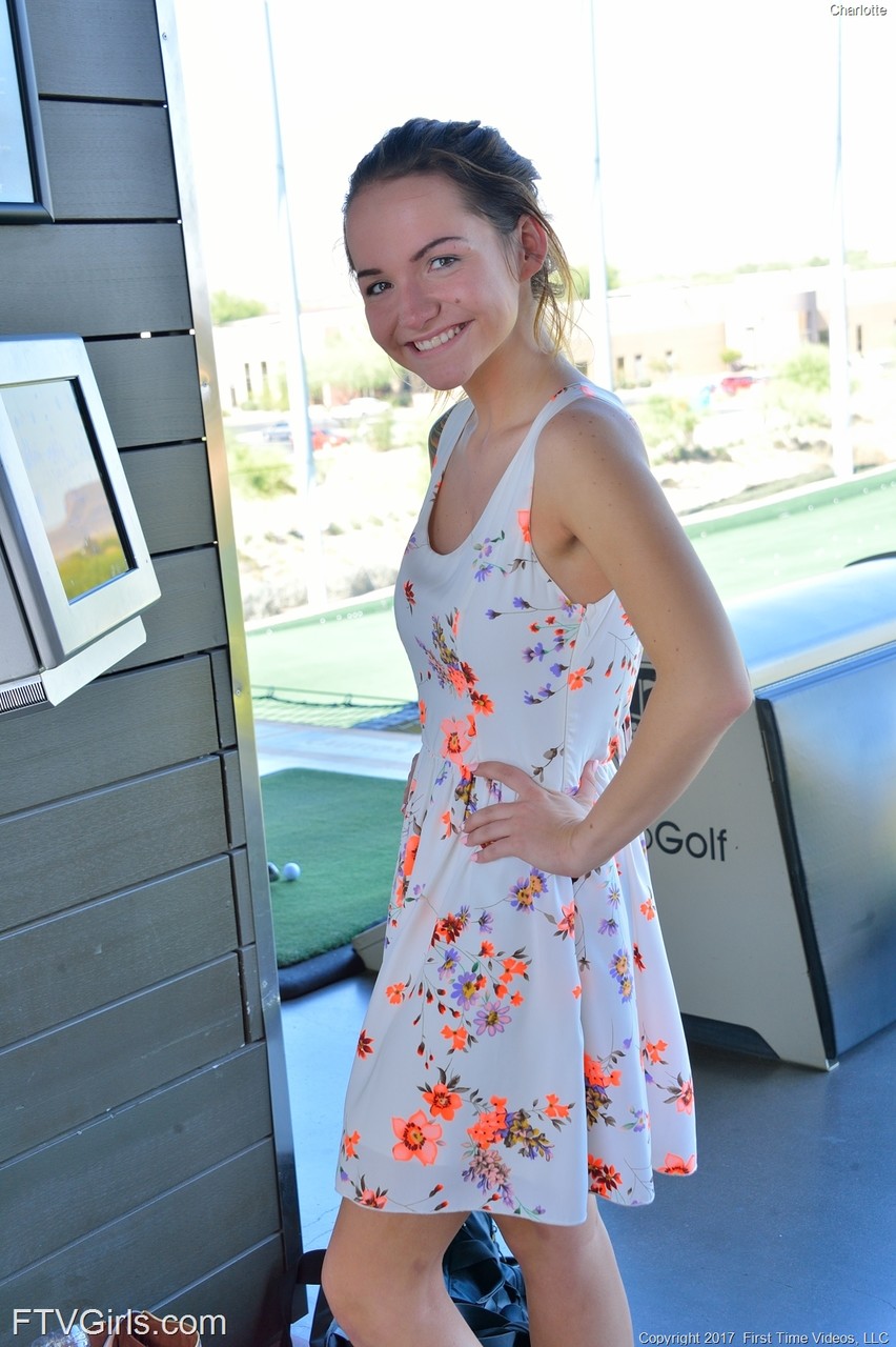 夏洛特先露内裤再展现火辣裸体