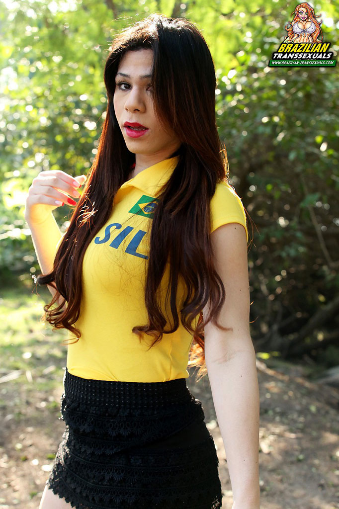 ब्राज़ीलियाई ट्रांससेक्सुअल हन्ना तवारेस की नग्न तस्वीरें