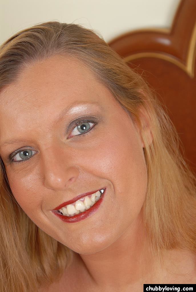 Alexys Madura Esfrega Sua Vagina Precisa Na Cam