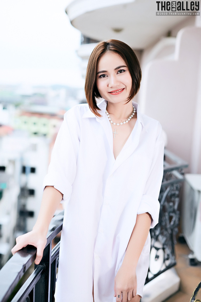 Ellie The Asian Beauty Strips Naked On A Chair In Pink Socks And Running Shoes