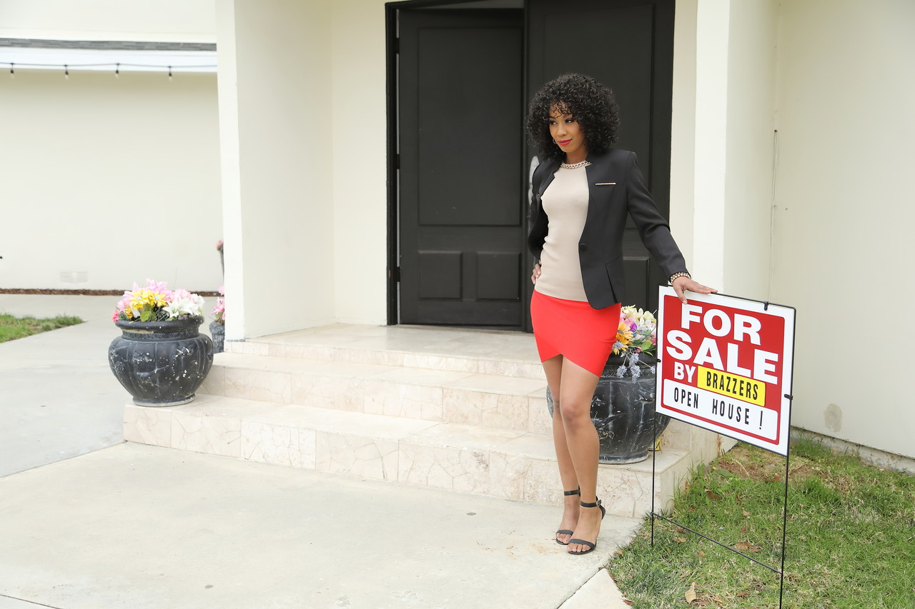 Cheveux Bouclés Ebony Misty Stone Baisée Par Le Petit Ami De Son Amie