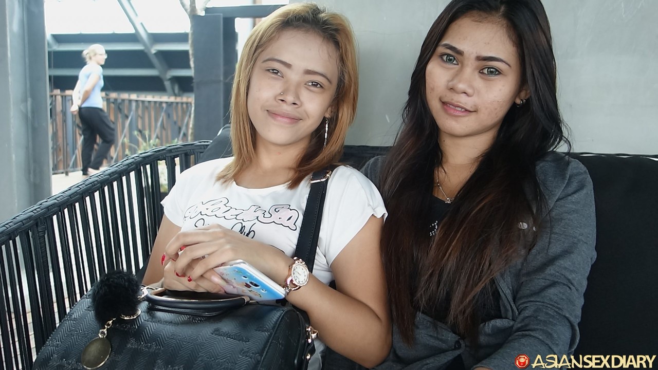 Миниатюрные Азиатские Новички Нурин И Сити Раздеваются И Трахаются На Кастинге