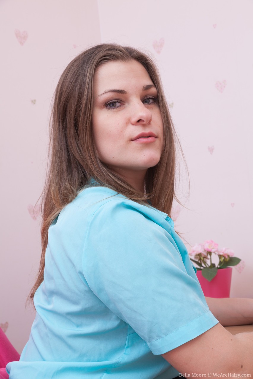 سيكريتيرية أوكرانية حاسمة بلا موور تلعب مع بيفرها الشائك في العمل