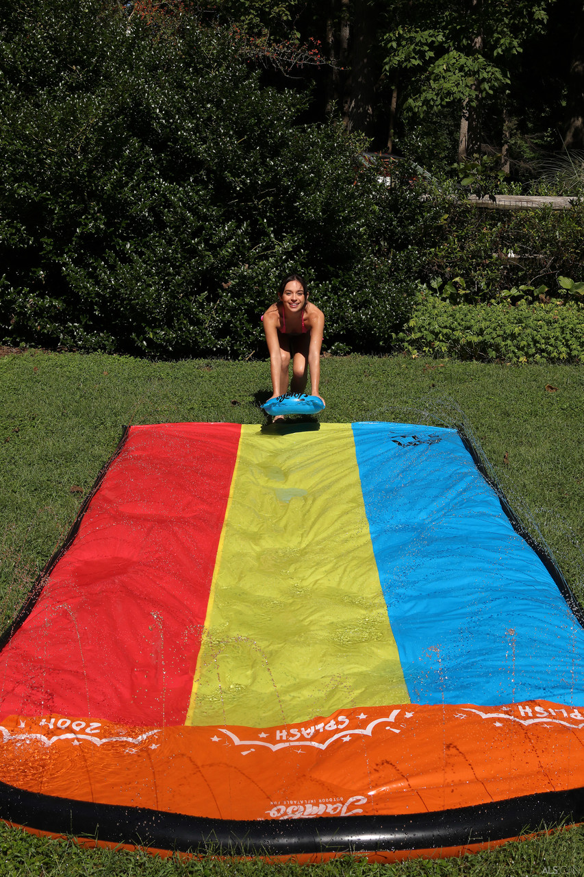 アリア・ヴァレンシアがALSスキャン撮影で脱衣＆おもちゃプレイ