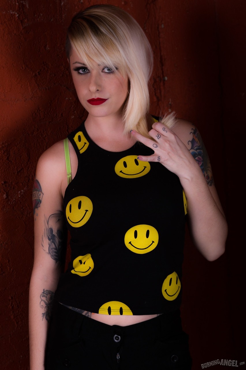 Tattooed Blonde Nicole Malice Flashes Perky Tits And Tight Pussy