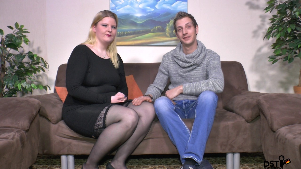 امرأة ألمانية بيضاء تضاجع رجلاً نحيفًا