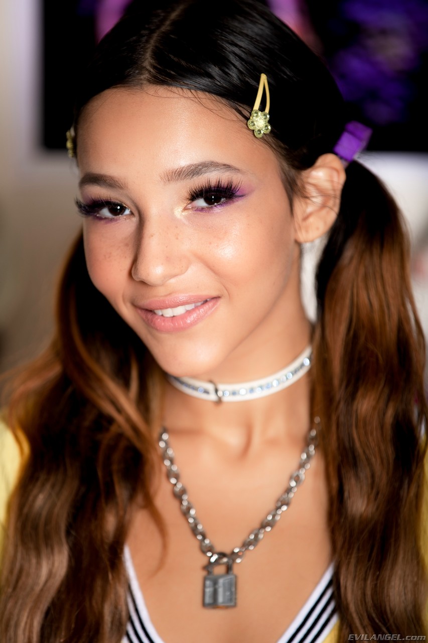 المراهقة اللاتينية الجميلة كيتي كاريرا تمارس الجنس القاسي مع برايان غوزلينغ