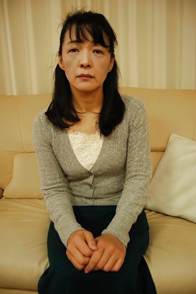 Cena De Masturbação Fechada Com A Madura Asiática Kiyoe Majima