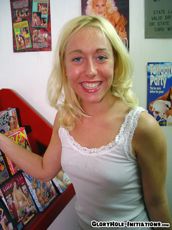 Goldie Coxx Chupa Pênis Em Um Gloryhole Enquanto Se Masturba