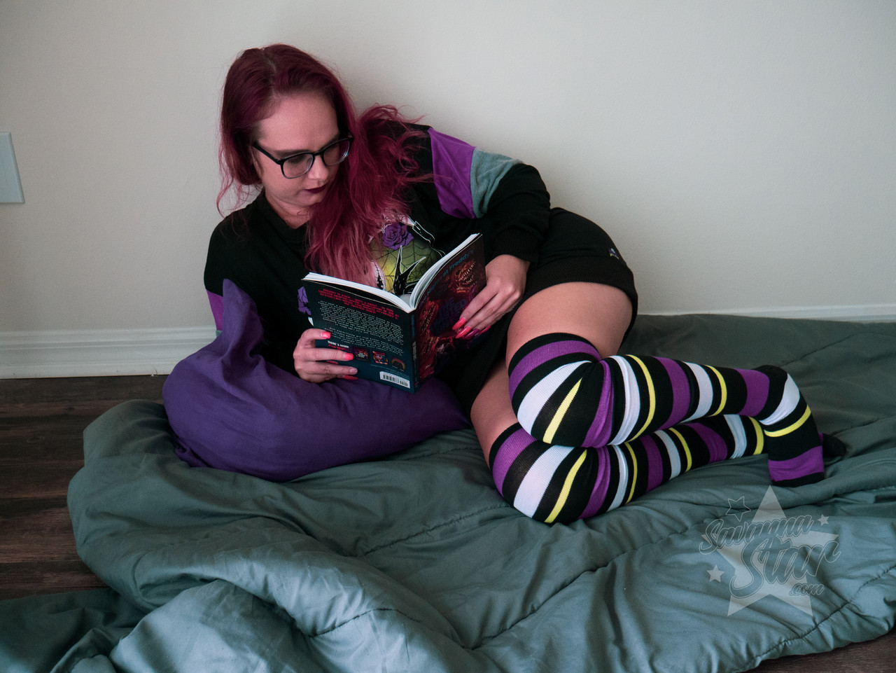 सवन्ना स्टार की आधिकारिक गैलरी में सवन्ना स्टार मुख्य भूमिका में