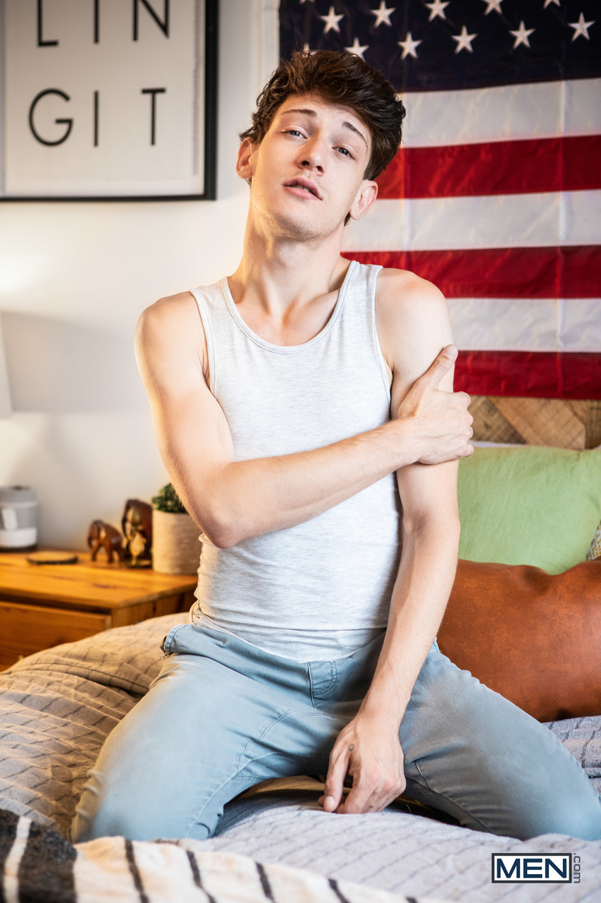 Гей Мачеха Сержант Маркус Кейдж Трахает Татуированного Пасынка Эдварда Терранта