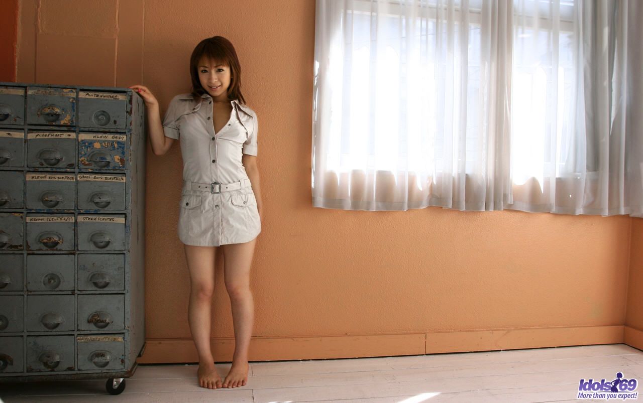 Karen Ichinose Japonesa Tira A Roupa De Forma Tentadora