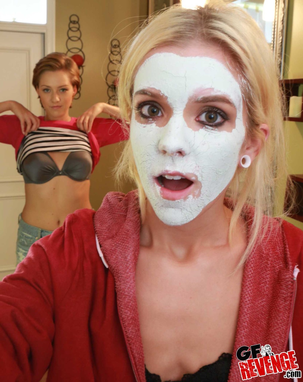 Heiße Teenager Bailey Bae Und Halle Von Lecken Sich Gegenseitig Die Muschis Im Bett