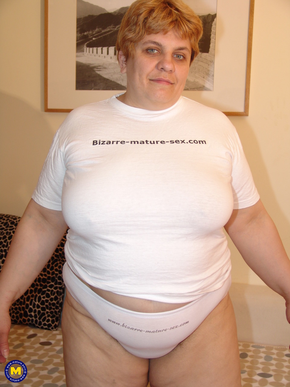 Reife BBW Nadia Wird Gefistet Gefickt Und Vom Jungen Spielzeugjungen Angespritzt