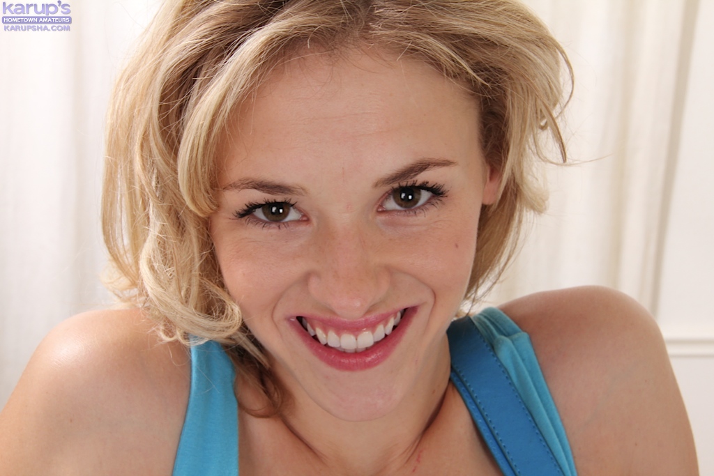 欲情金髪ティーン・ベイビー フィービー・ジョーンズは素敵な素人娘