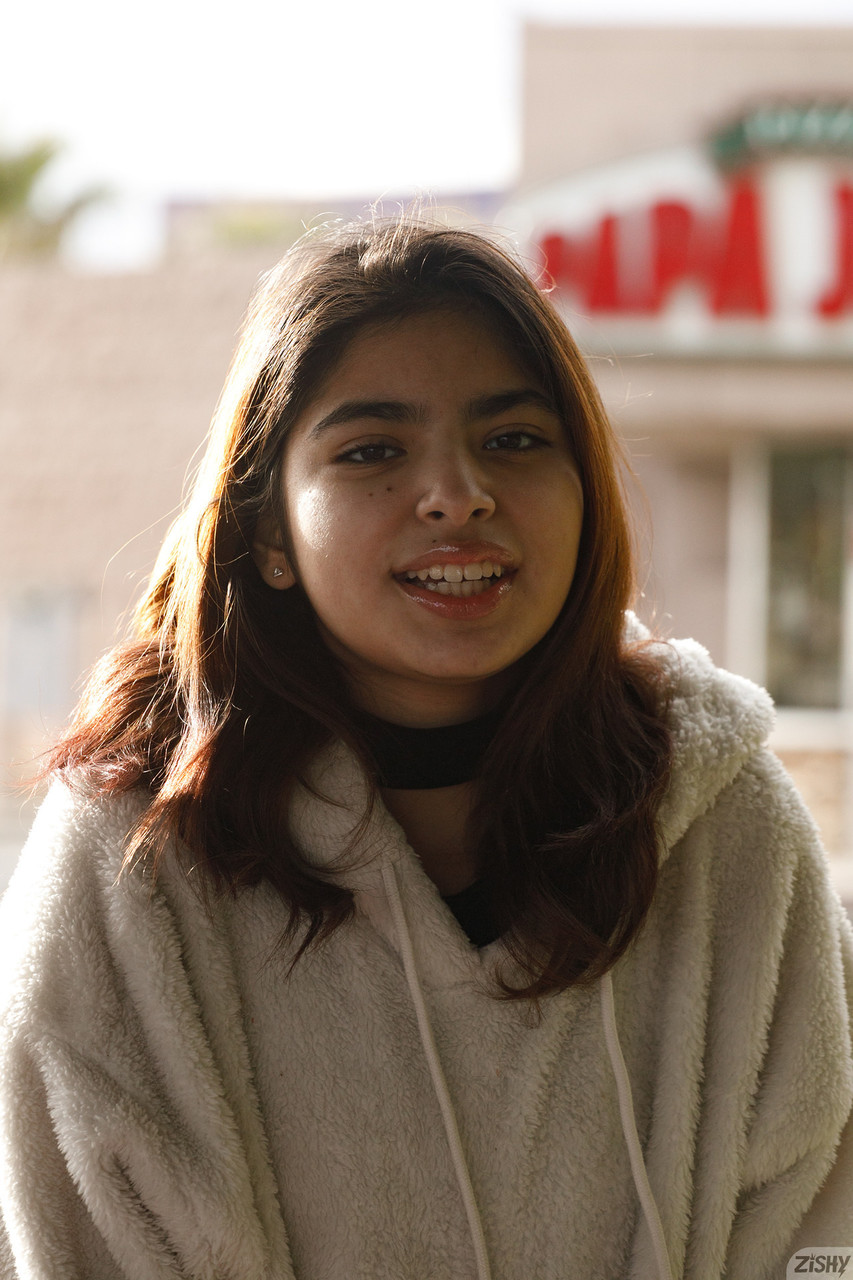 Gata Amadora Hazel Heart Mostra Calcinha Em Público Depois Tira A Roupa Toda Em Casa