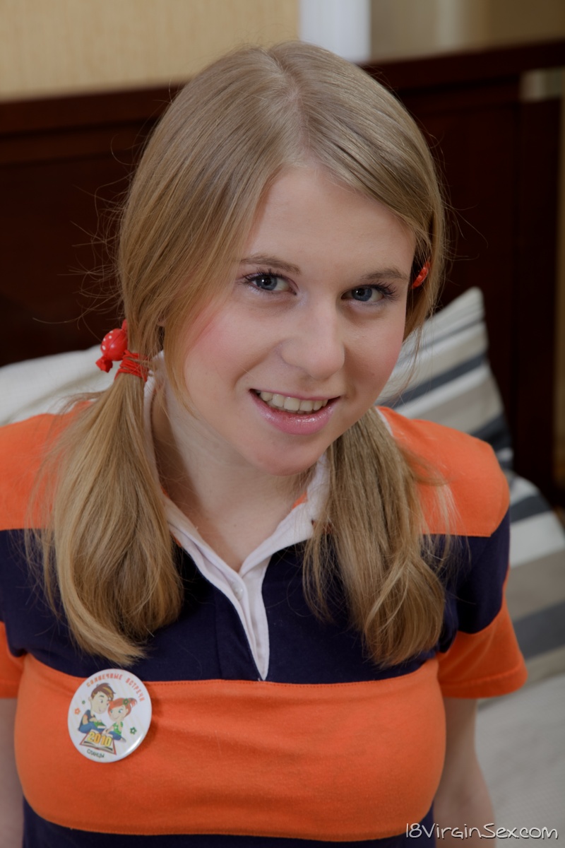 सुंदर किशोरी डेज़ी को हार्डकोर चोदा जाता है और गर्म फेशियल लेती है