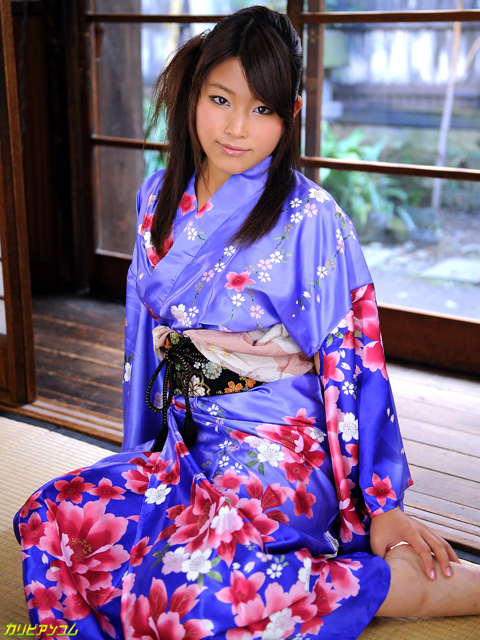 かわいい日本人人形の長沢奈々奈奈が自分のふわふわマンコをMMFの3Pで犯される