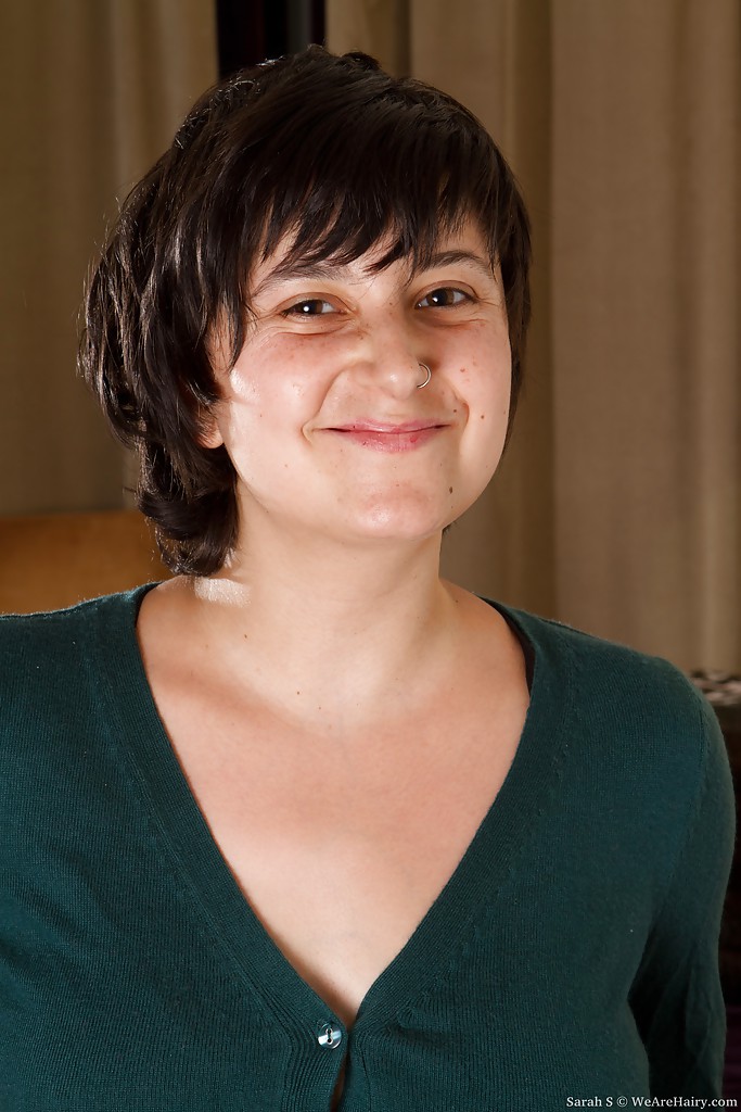 Busty Babe Sarah S In High Heels Stripping And Spreading Legs