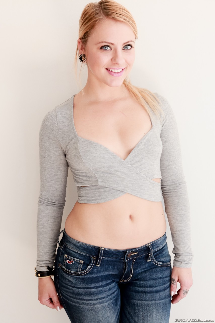 Cameron Canada Blonde Slips Big White Ass Out Of Denim Jeans