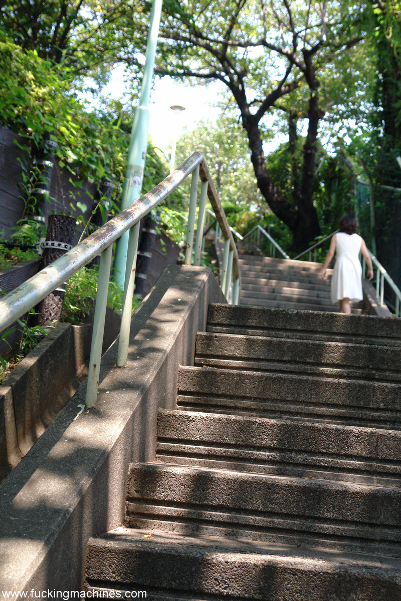 معرض جنس مايا أييكاوا مع آلات النيك