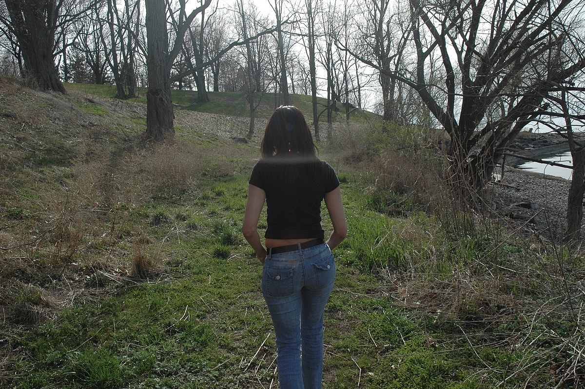 甜美业余少女米莉·杰伊穿内裤秀热臀