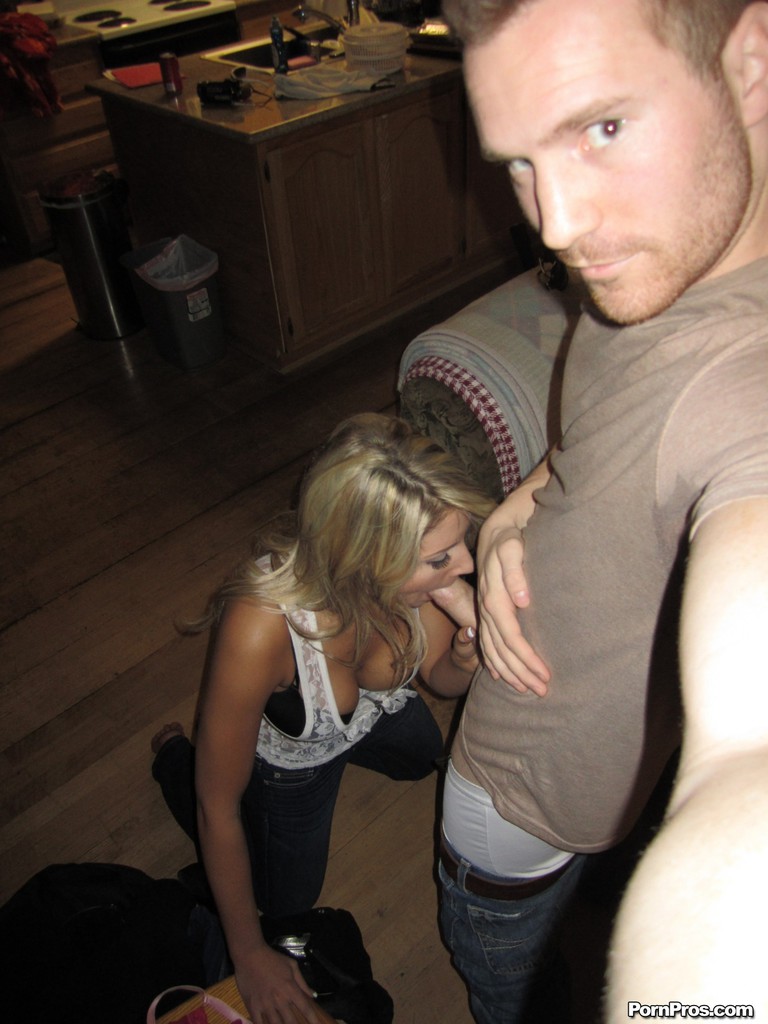 सुनहरी पूर्व प्रेमिका नताली वेगास पूर्व प्रेमी को चूसती और चोदती है