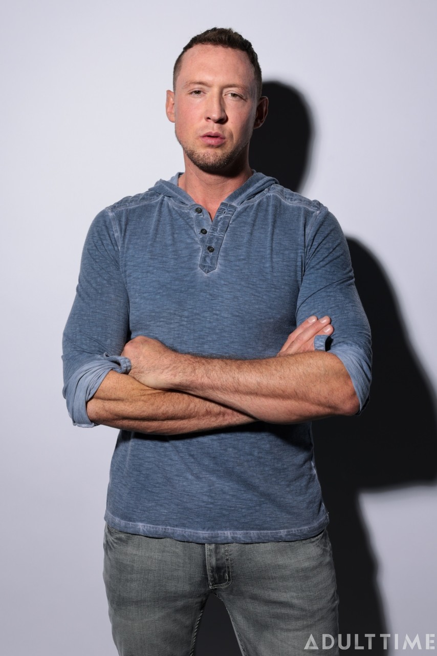 एडल्ट टाइम पियर्स पेरिस हॉट फोटोज