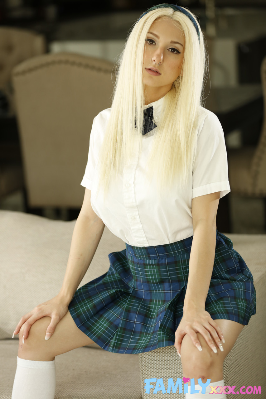 Skylar Vox 金发女学生 狂野硬核后的高潮乳交