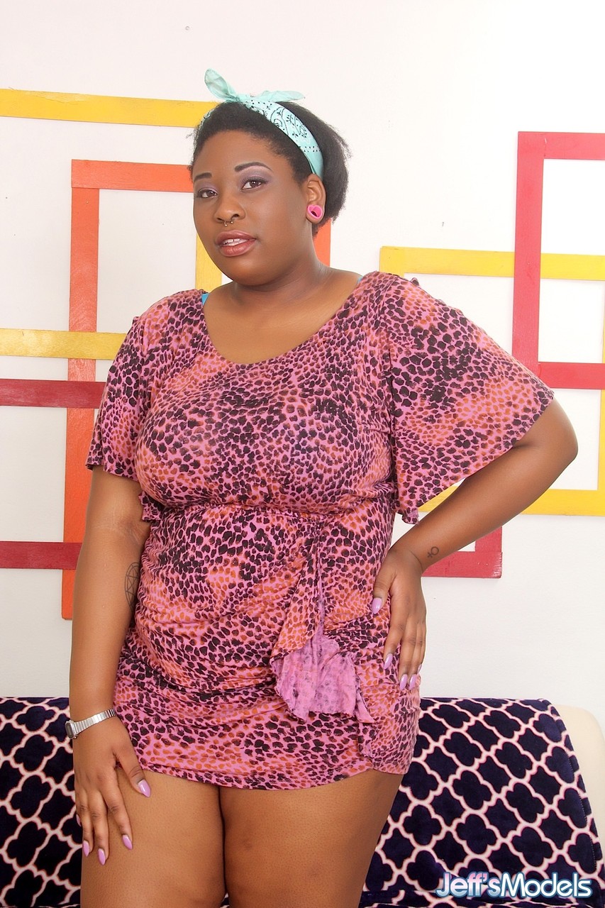 Пышногрудая Эбони Луна Завершает Межрасовый Секс Камшотом На Большие Сиськи