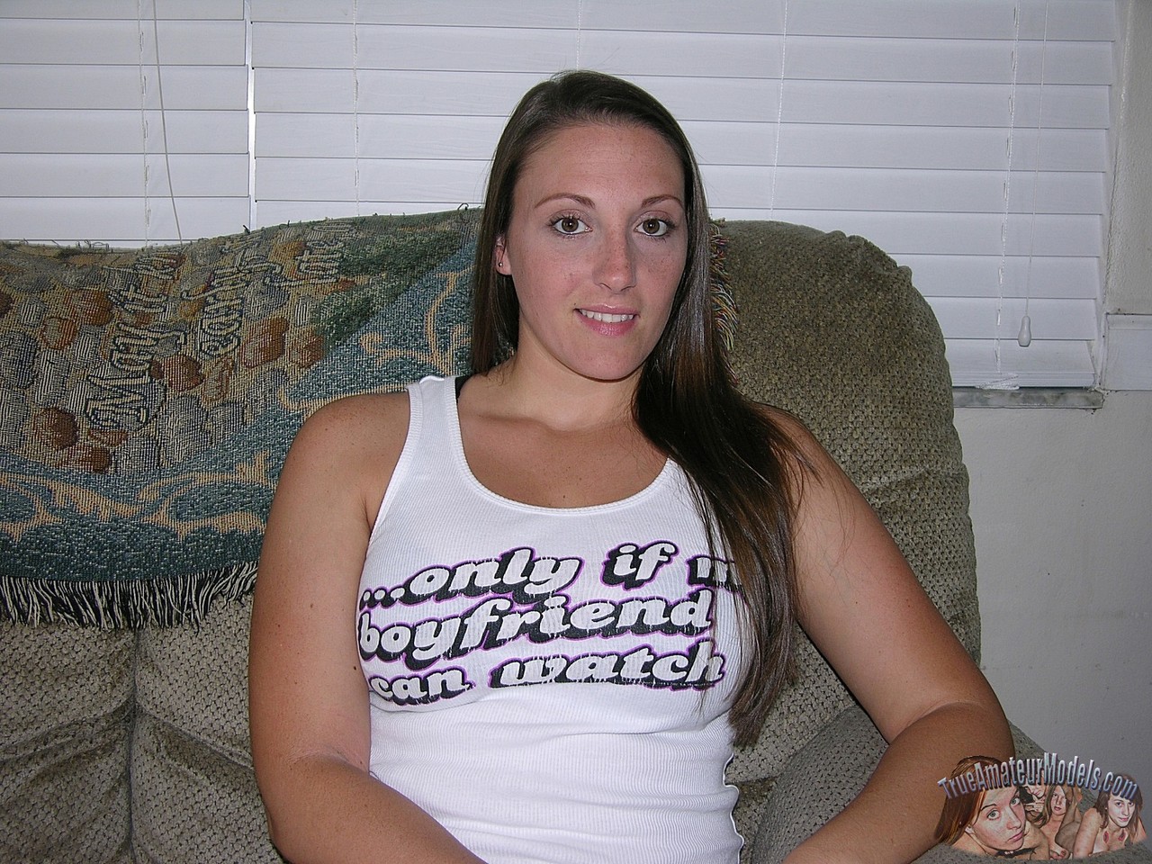 豐滿比基尼印模特首次全裸