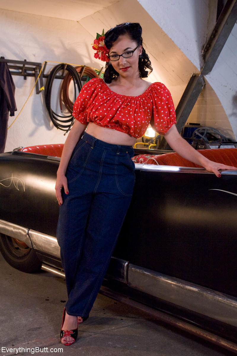 كل شيء ما عدا المؤخرة: ماجي ميهيم وأوتو في معرض شرجي ساخن