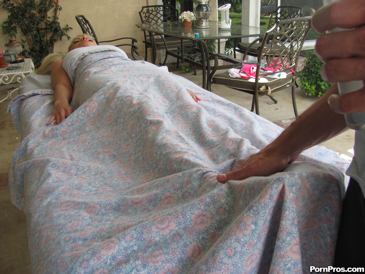 Ģiselle Monet Wa Pantsu O Nugi Sarete Masseuse Ni Yotte Manko O Fāku Sareru