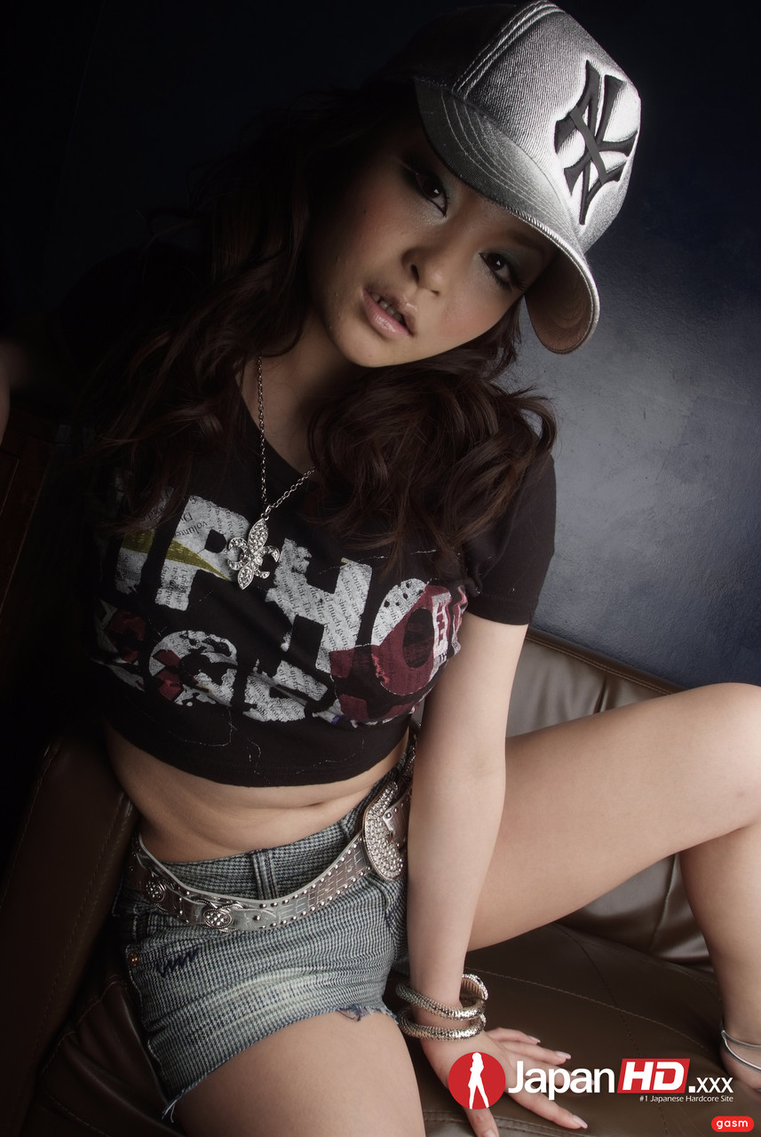 Gorgeous Asian Babe Yuu Haruka Mostra Seus Magníficos Peitos Grandes E Bunda Grande