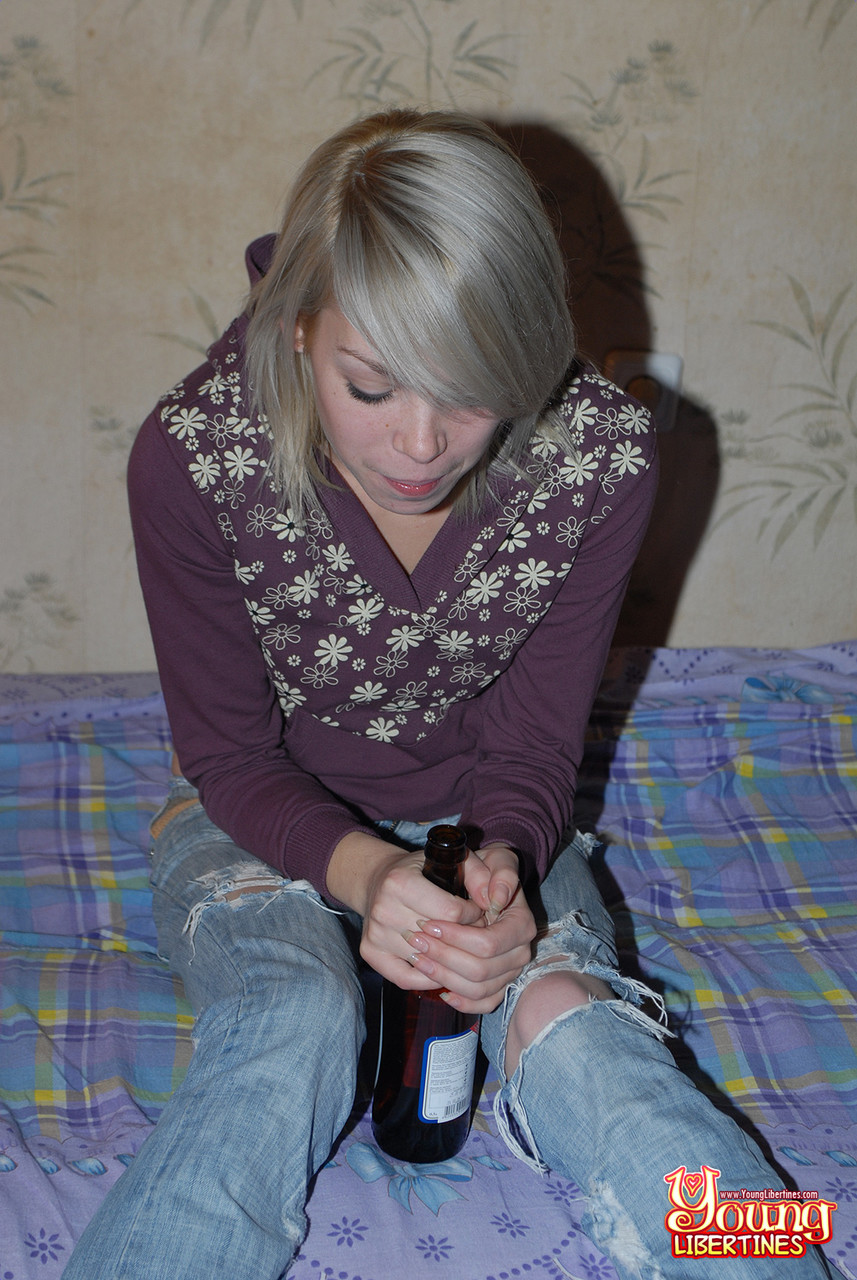 الهواة الشقراء أليس تمتص وتركب زبه بعد الانحناء